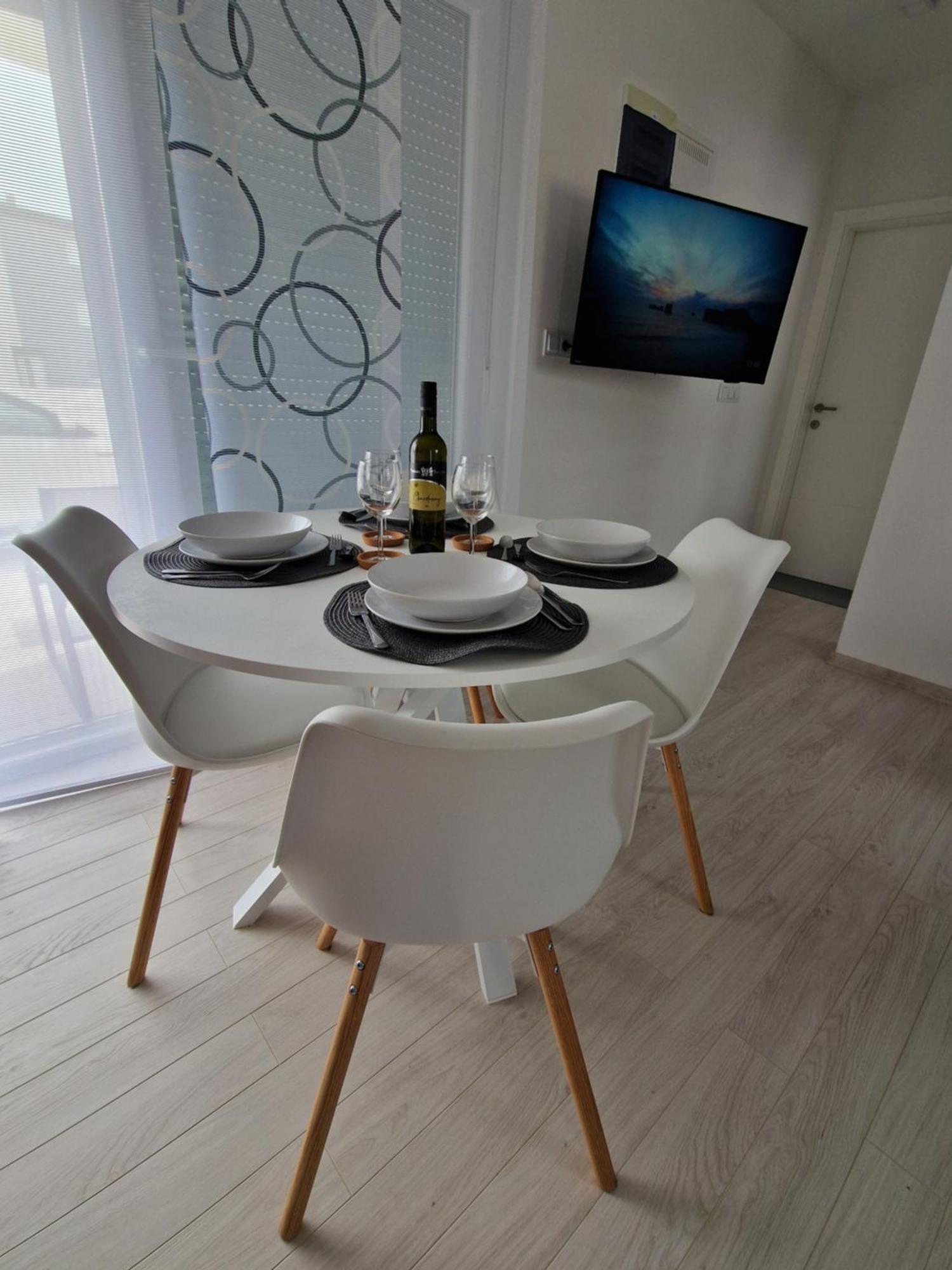 B&L Apartments Vir Luaran gambar